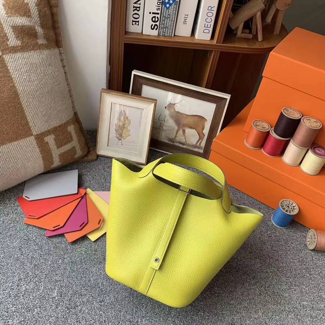 Hermès（爱马仕）柠檬黄 原厂御用顶级TC皮 Picotin  Lock 18cm 银扣