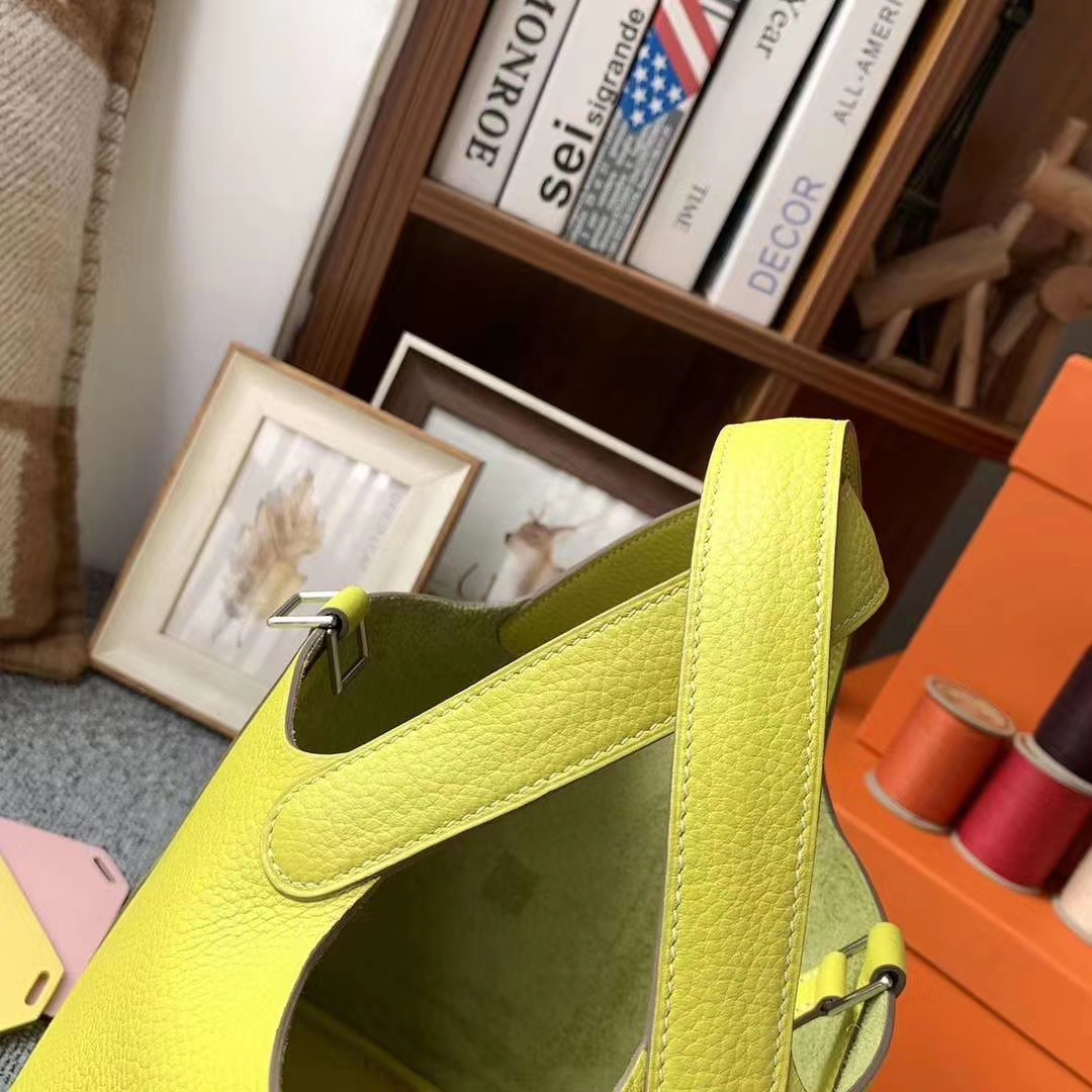 Hermès（爱马仕）柠檬黄 原厂御用顶级TC皮 Picotin  Lock 18cm 银扣