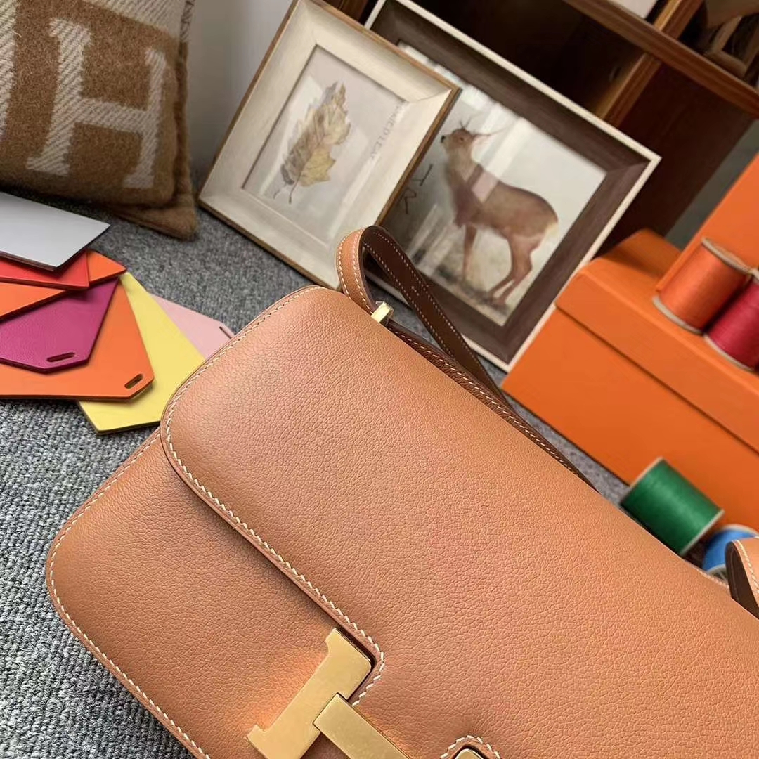 Hermès（爱马仕）金棕拼冰川蓝 原厂御用顶级Ever Color 皮 Constance 26 金扣