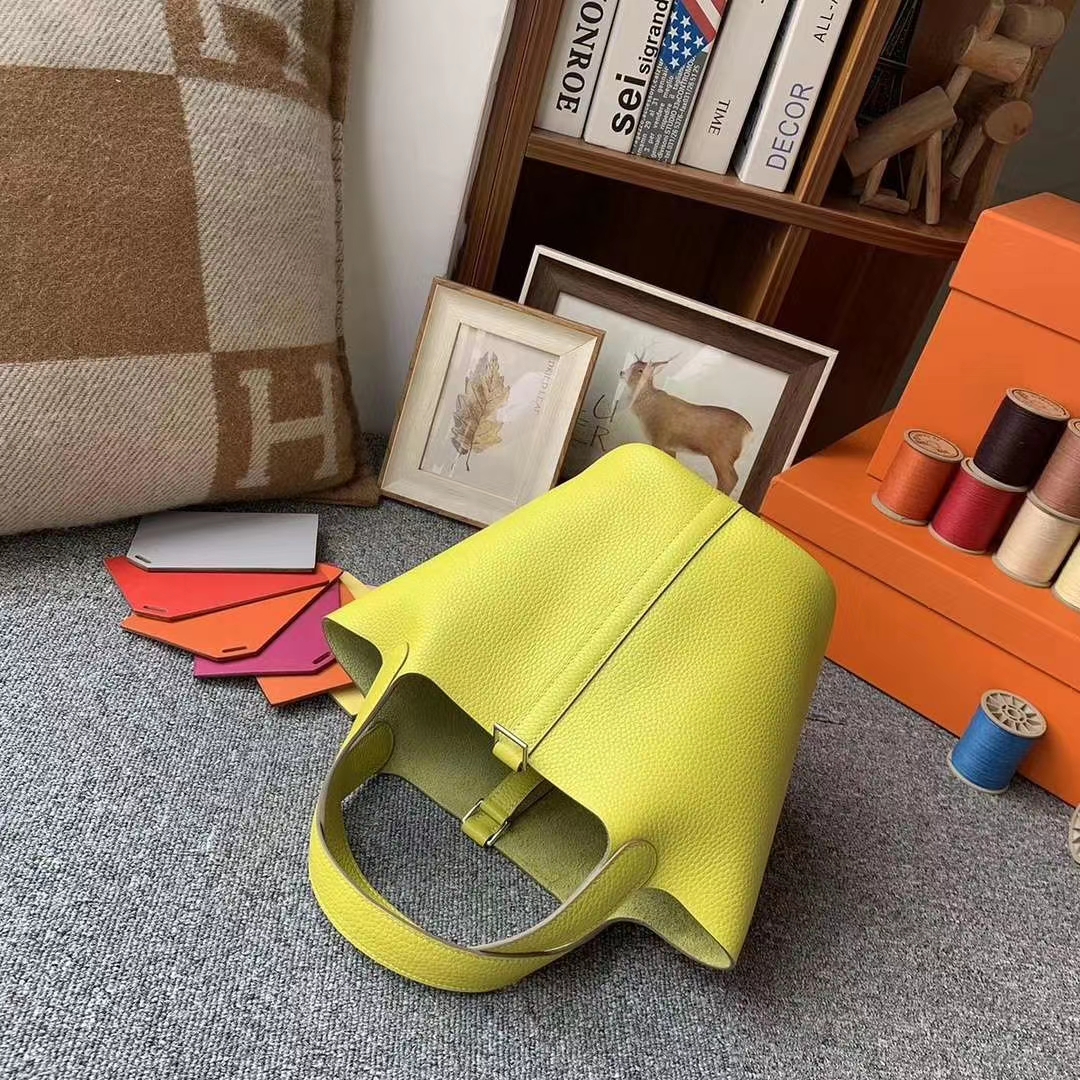 Hermès（爱马仕）柠檬黄 原厂御用顶级TC皮 Picotin  Lock 18cm 银扣