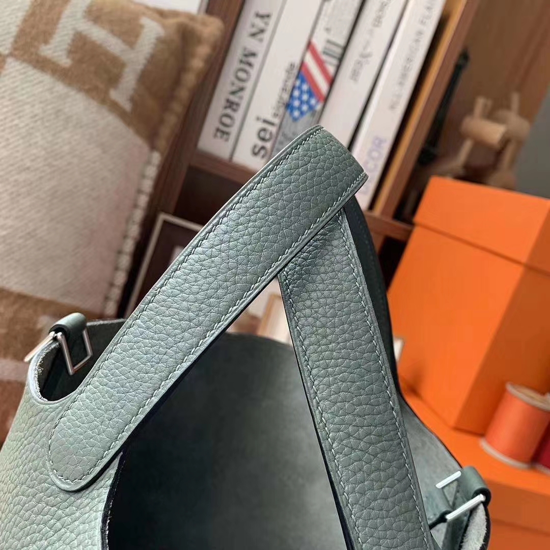 Hermès（爱马仕）杏绿色 原厂御用顶级TC皮 Picotin  Lock 18cm 银扣