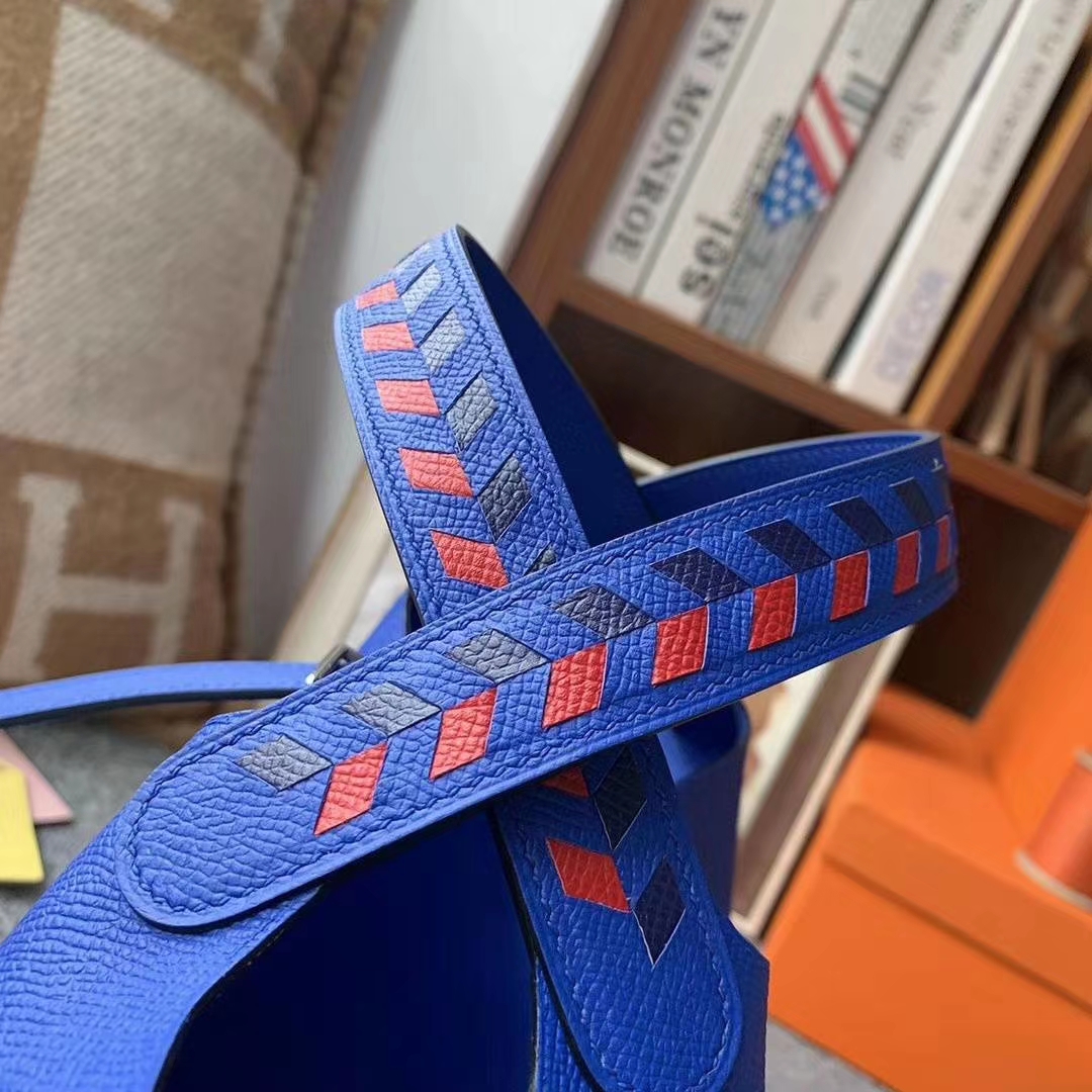 Hermès（爱马仕）琉璃蓝 手腕编织款 原厂御用顶级Epsom 皮 Picotin Lock 18cm 银扣