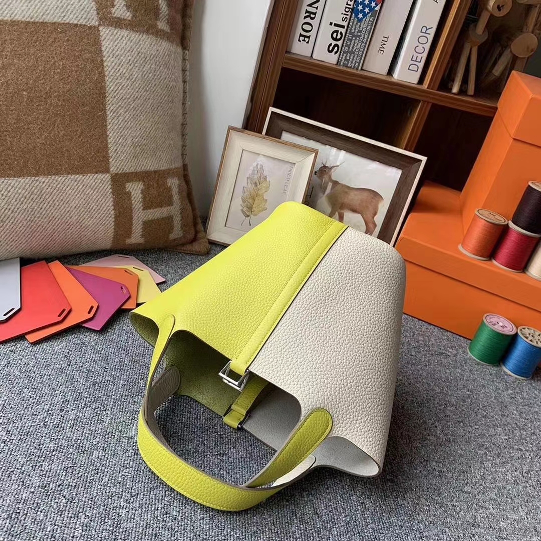 Hermès（爱马仕）奶昔白拼柠檬黄 原厂御用顶级TC皮 Picotin  Lock 18cm 银扣