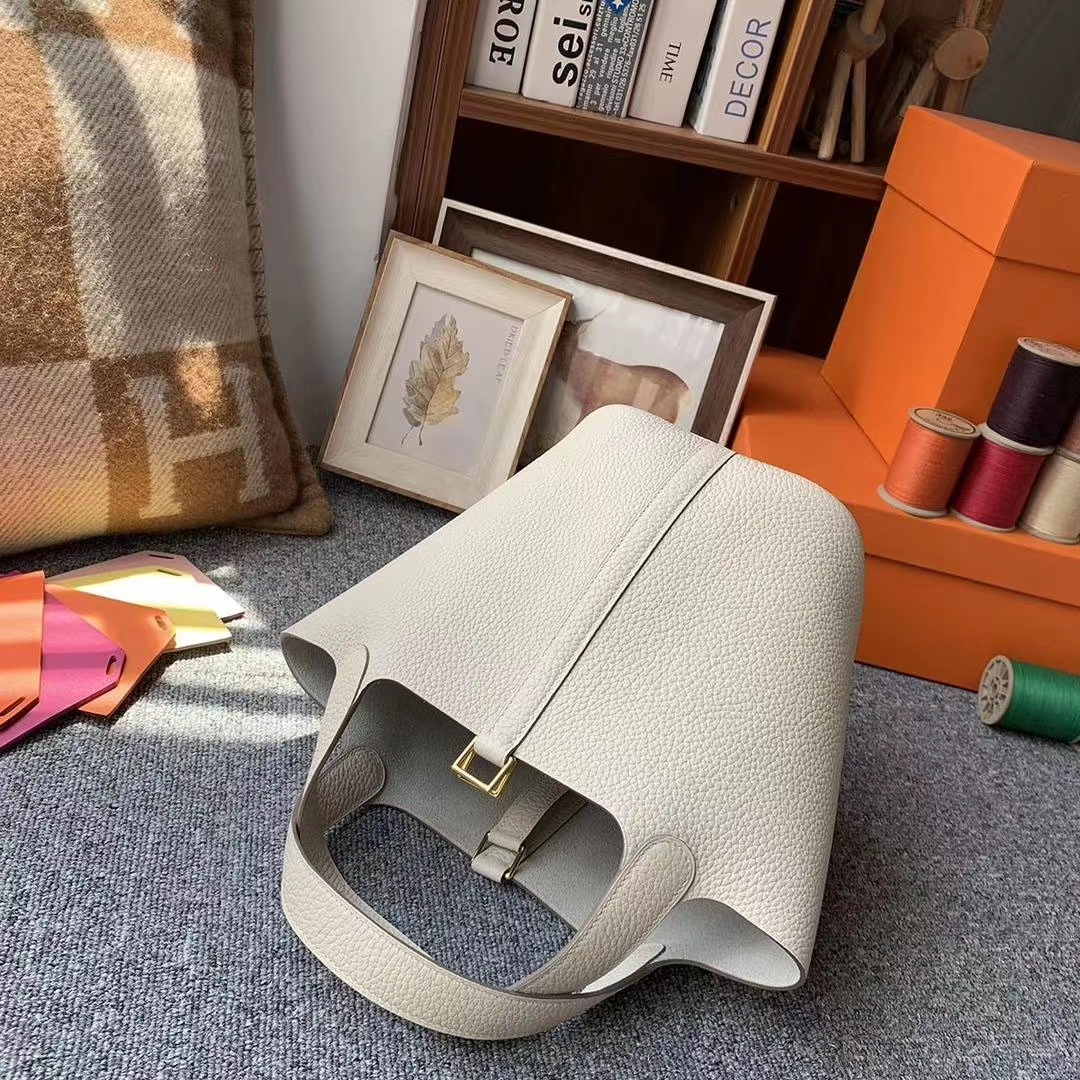 Hermès（爱马仕）奶昔白 原厂御用顶级TC皮 Picotin  Lock 18 cm 金扣 现货