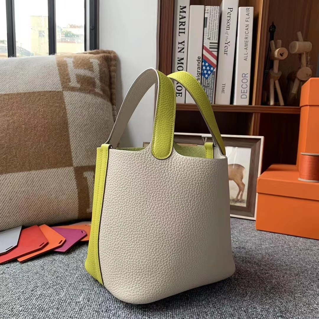 Hermès（爱马仕）奶昔白拼柠檬黄 原厂御用顶级TC皮 Picotin  Lock 18cm 银扣
