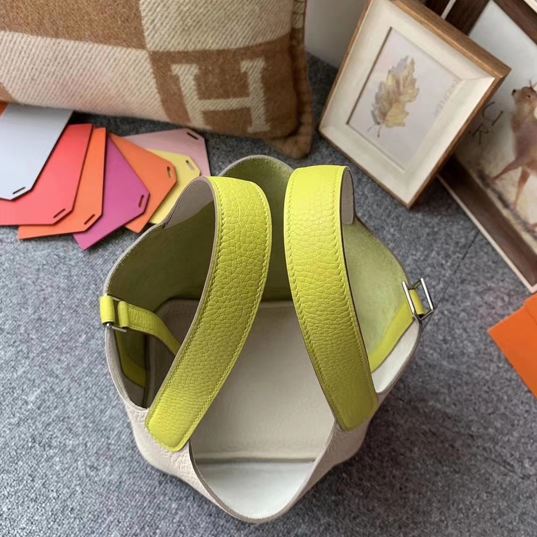 Hermès（爱马仕）奶昔白拼柠檬黄 原厂御用顶级TC皮 Picotin  Lock 18cm 银扣