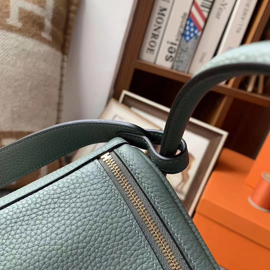 Hermès（爱马仕）杏绿色 原厂御用顶级小牛皮 Lindy 26 金扣