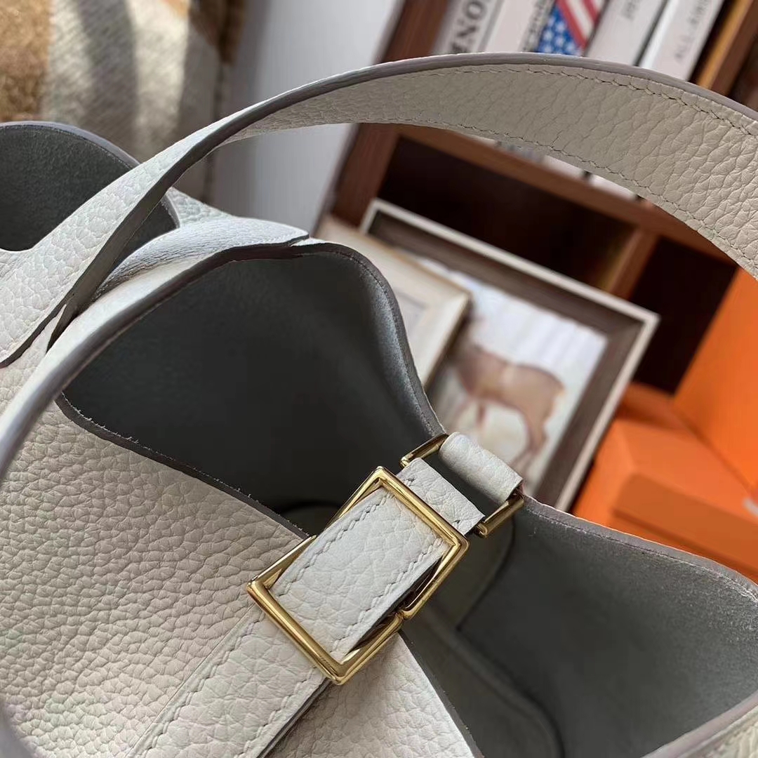 Hermès（爱马仕）奶昔白 原厂御用顶级TC皮 Picotin  Lock 18 cm 金扣 现货