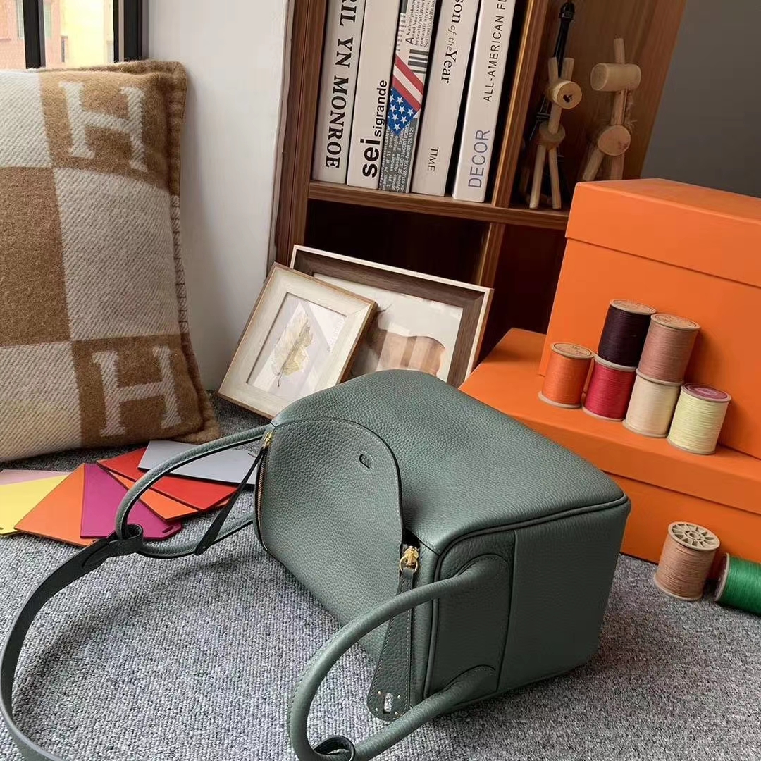 Hermès（爱马仕）杏绿色 原厂御用顶级小牛皮 Lindy 26 金扣