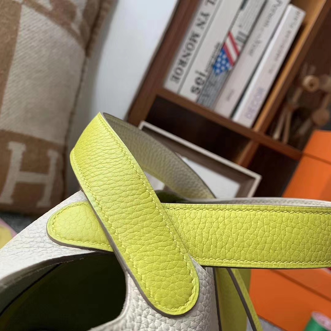 Hermès（爱马仕）奶昔白拼柠檬黄 原厂御用顶级TC皮 Picotin  Lock 18cm 银扣