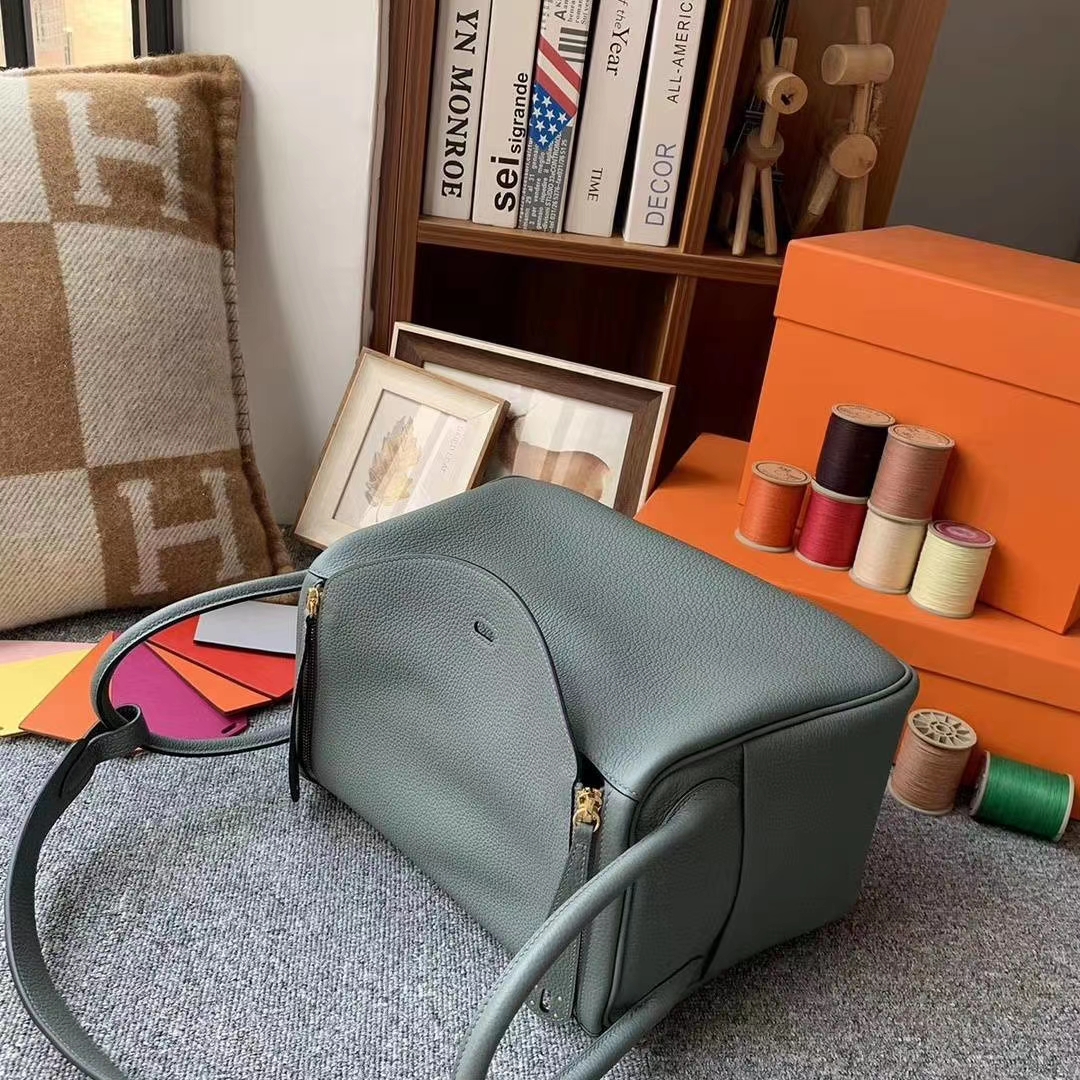 Hermès（爱马仕）杏绿色 原厂御用顶级TC皮 Lindy 30 金扣