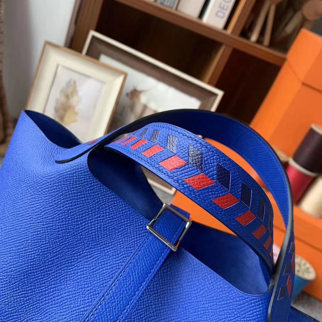 Hermès（爱马仕）琉璃蓝 手腕编织款 原厂御用顶级Epsom 皮 Picotin Lock 18cm 银扣