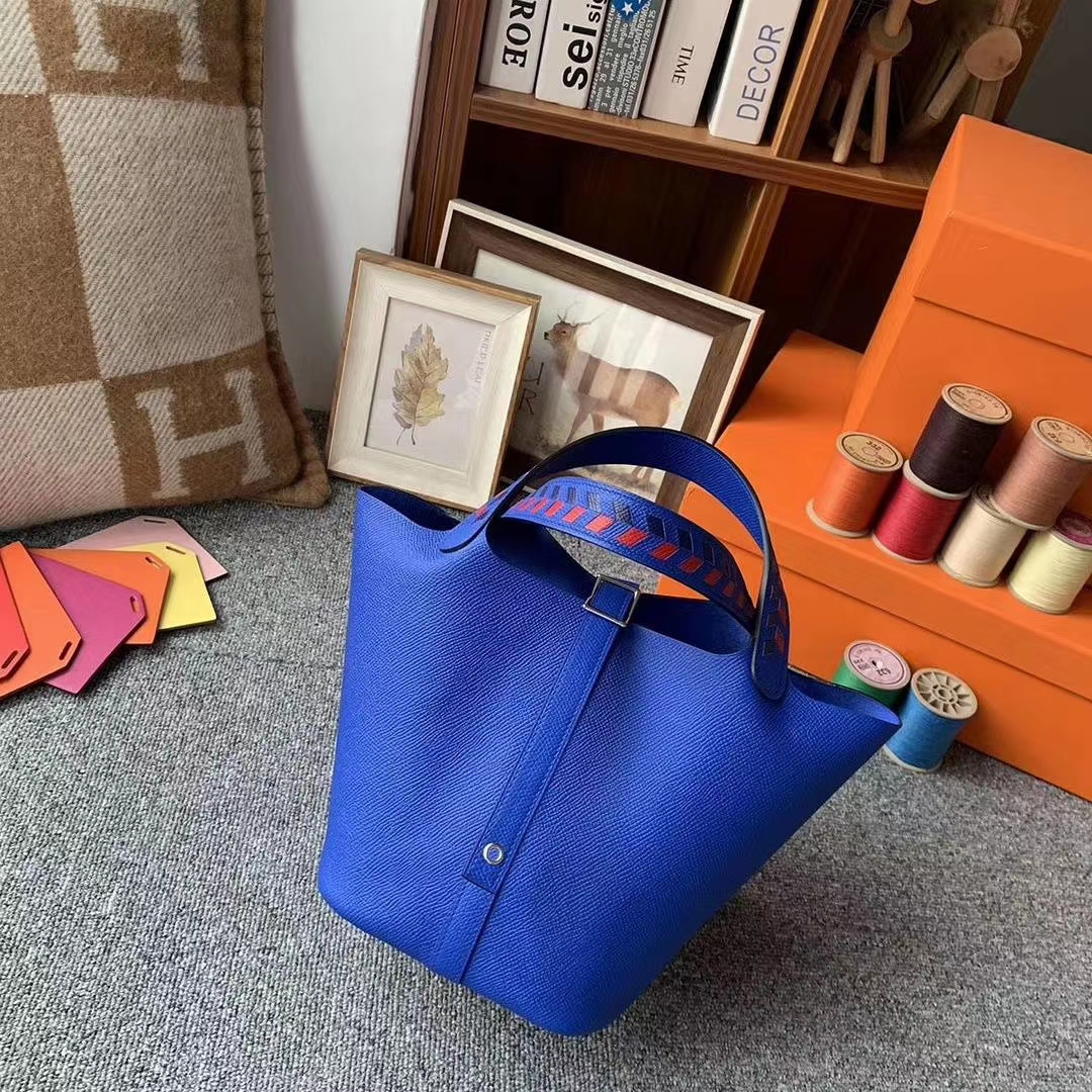 Hermès（爱马仕）琉璃蓝 手腕编织款 原厂御用顶级Epsom 皮 Picotin Lock 18cm 银扣