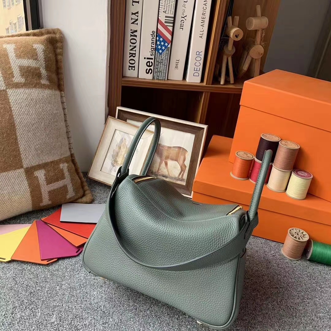Hermès（爱马仕）杏绿色 原厂御用顶级小牛皮 Lindy 26 金扣
