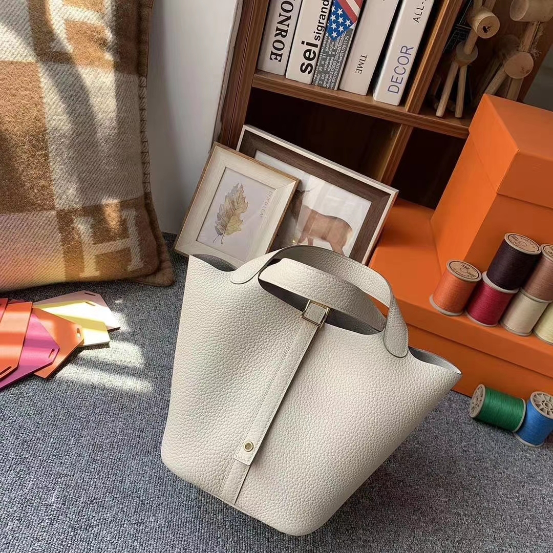 Hermès（爱马仕）奶昔白 原厂御用顶级TC皮 Picotin  Lock 18 cm 金扣 现货