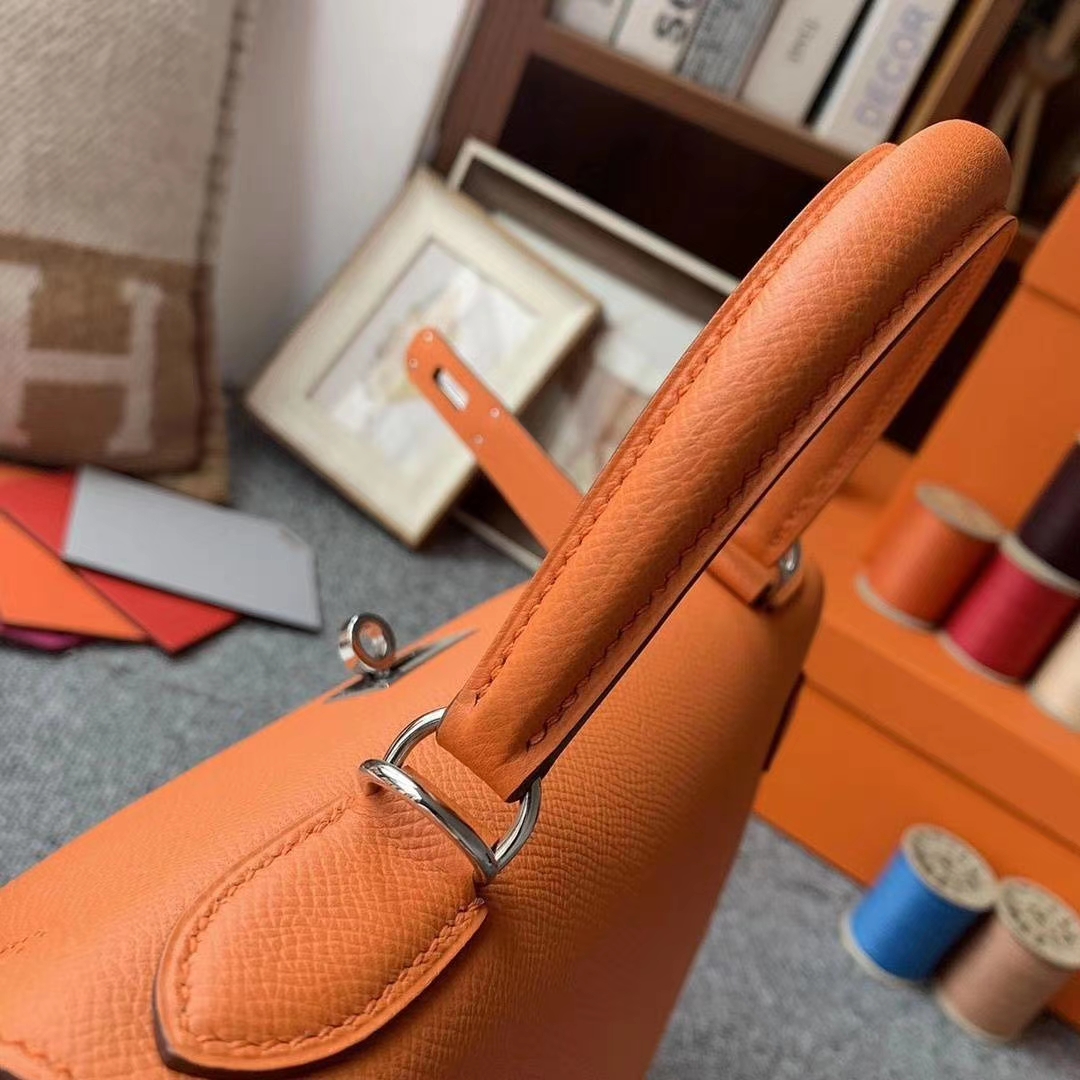 Hermès（爱马仕）93经典橙色 原厂御用顶级Epsom 皮 Kelly 28 外缝 银扣