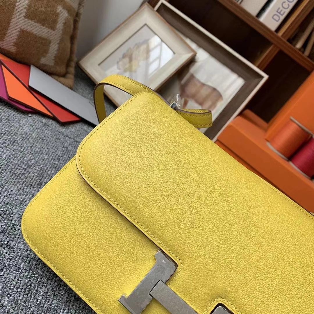 Hermès（爱马仕）9O那不勒斯黄 原厂御用顶级Epsom 皮 Constance 26 银扣