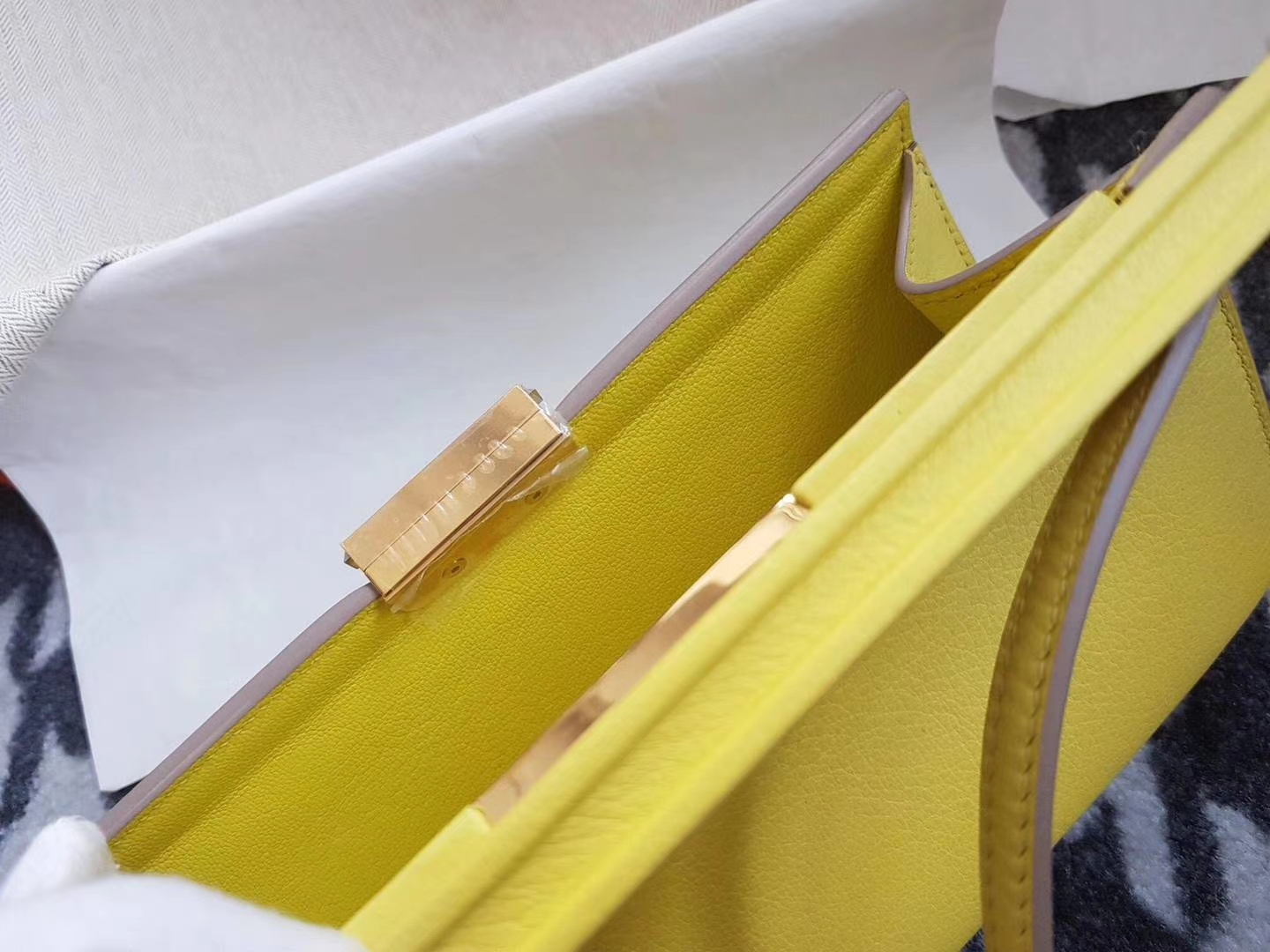 Hermès（爱马仕）Clic H 21 Evecolor小牛皮9R Lime 糖果黄 金扣 超赞