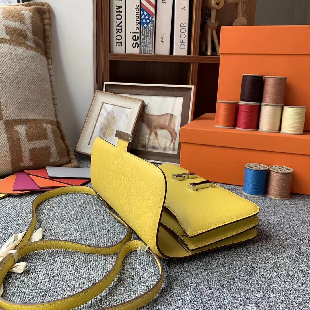 Hermès（爱马仕）9O那不勒斯黄 原厂御用顶级Epsom 皮 Constance 26 银扣