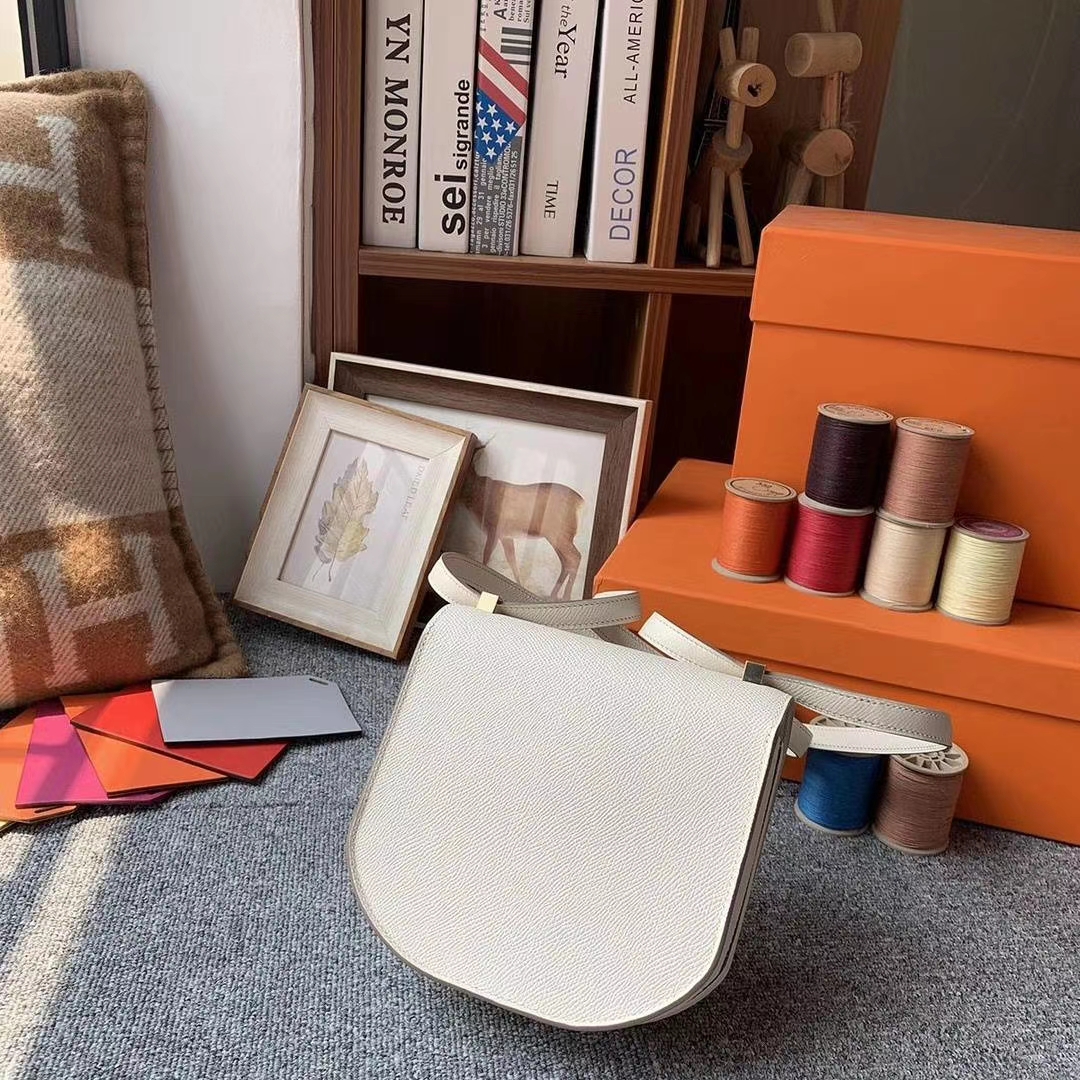 Hermès（爱马仕）奶昔白 原厂御用顶级Epsom 皮 马赛克 浅金扣 出货