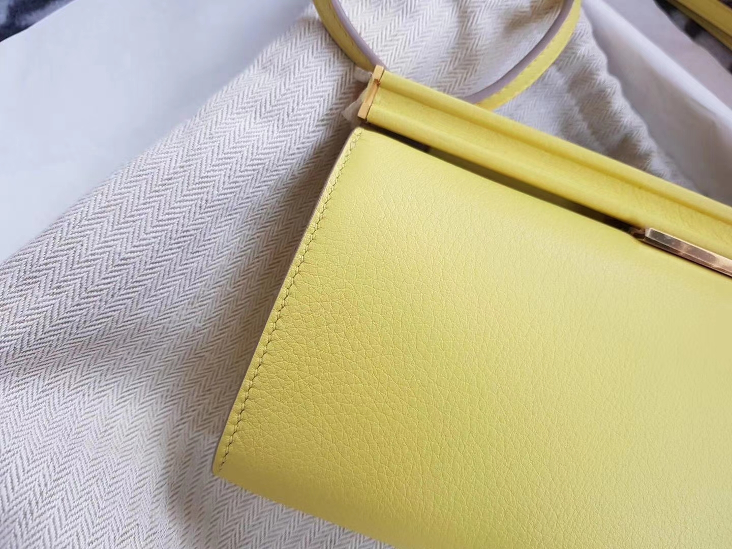 Hermès（爱马仕）Clic H 21 Evecolor小牛皮9R Lime 糖果黄 金扣 超赞