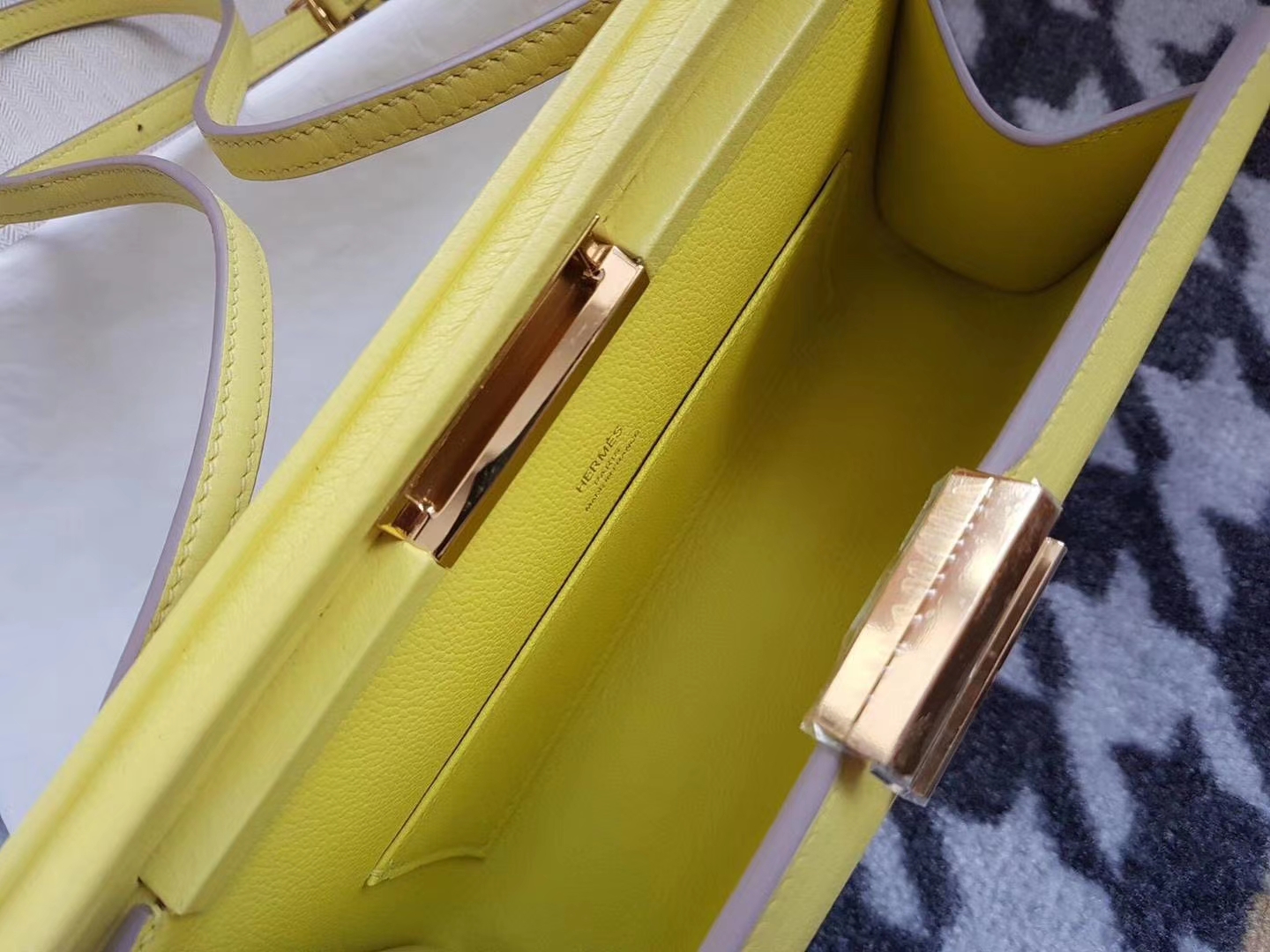 Hermès（爱马仕）Clic H 21 Evecolor小牛皮9R Lime 糖果黄 金扣 超赞