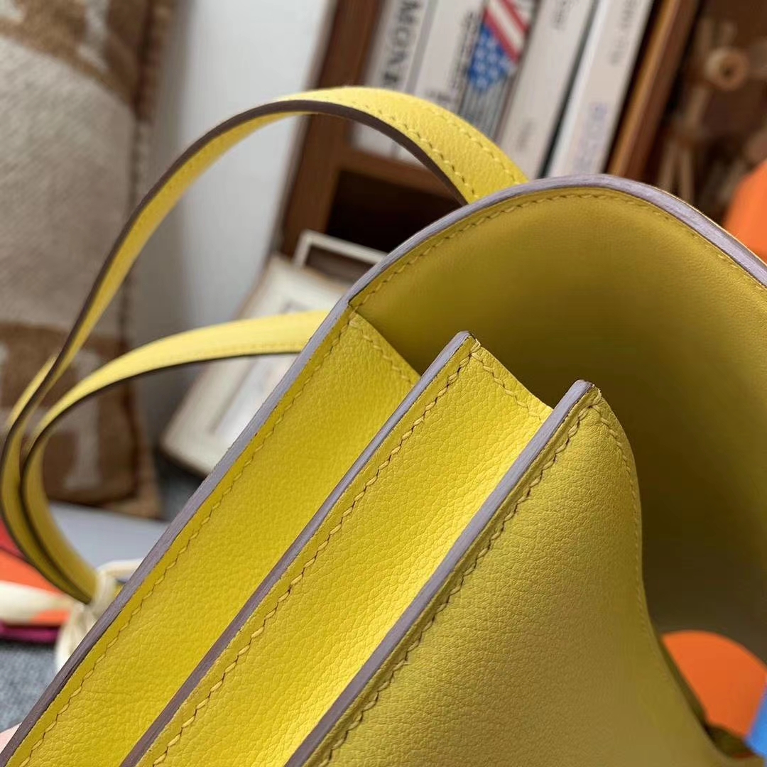 Hermès（爱马仕）9O那不勒斯黄 原厂御用顶级Epsom 皮 Constance 26 银扣