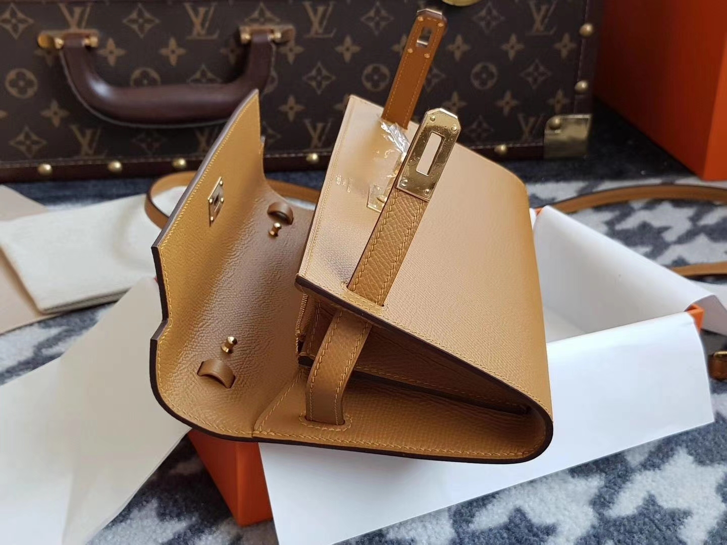 Hermès（爱马仕）Kelly to go woc  epsom皮 2S Sesame芝麻色 金扣 现货