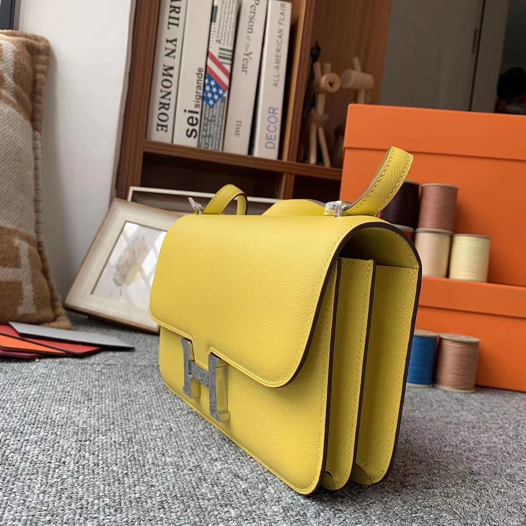 Hermès（爱马仕）9O那不勒斯黄 原厂御用顶级Epsom 皮 Constance 26 银扣