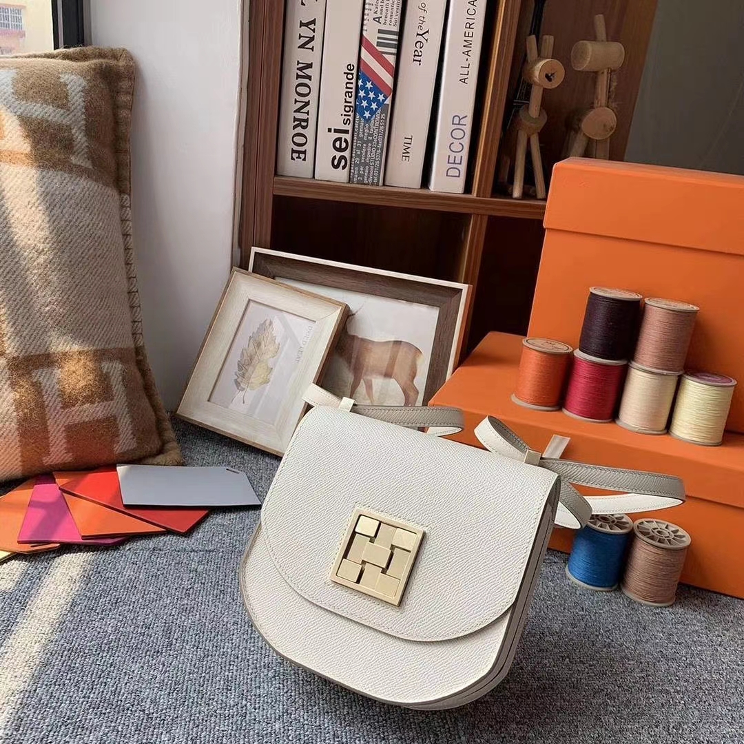 Hermès（爱马仕）奶昔白 原厂御用顶级Epsom 皮 马赛克 浅金扣 出货