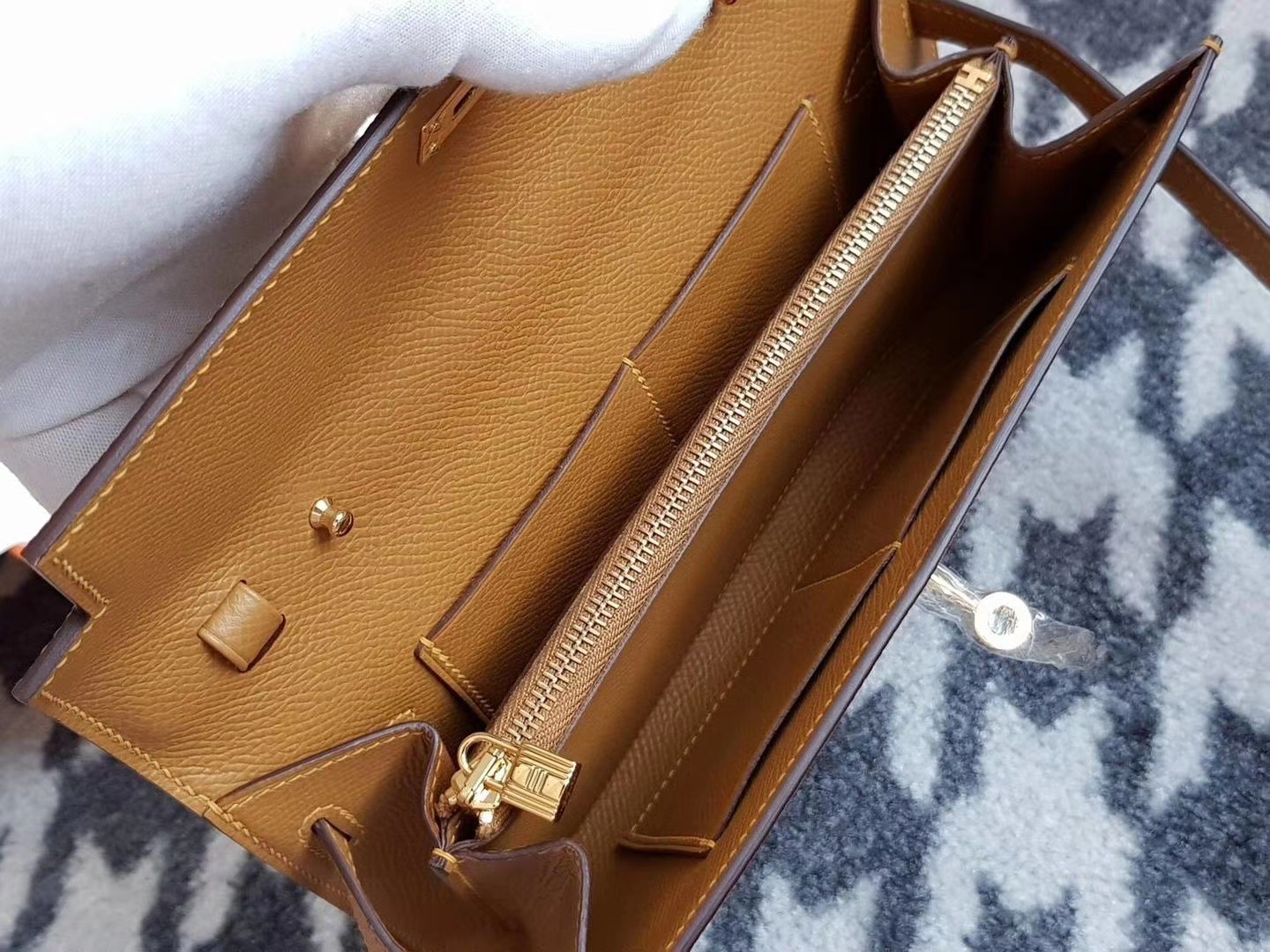 Hermès（爱马仕）Kelly to go woc  epsom皮 2S Sesame芝麻色 金扣 现货