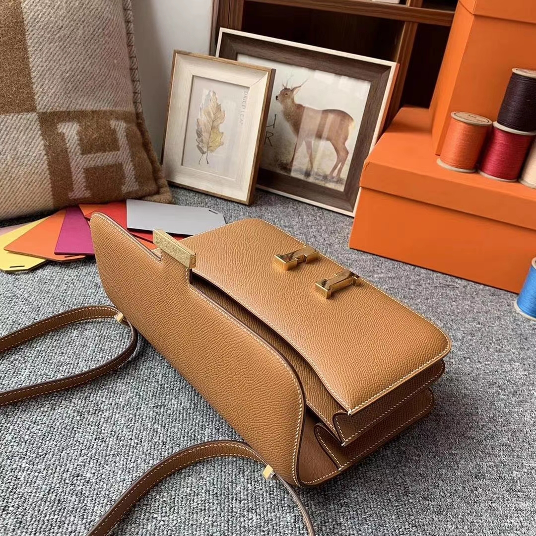 Hermès（爱马仕）C37金棕色 原厂御用顶级Epsom 皮 Constance 26 金扣