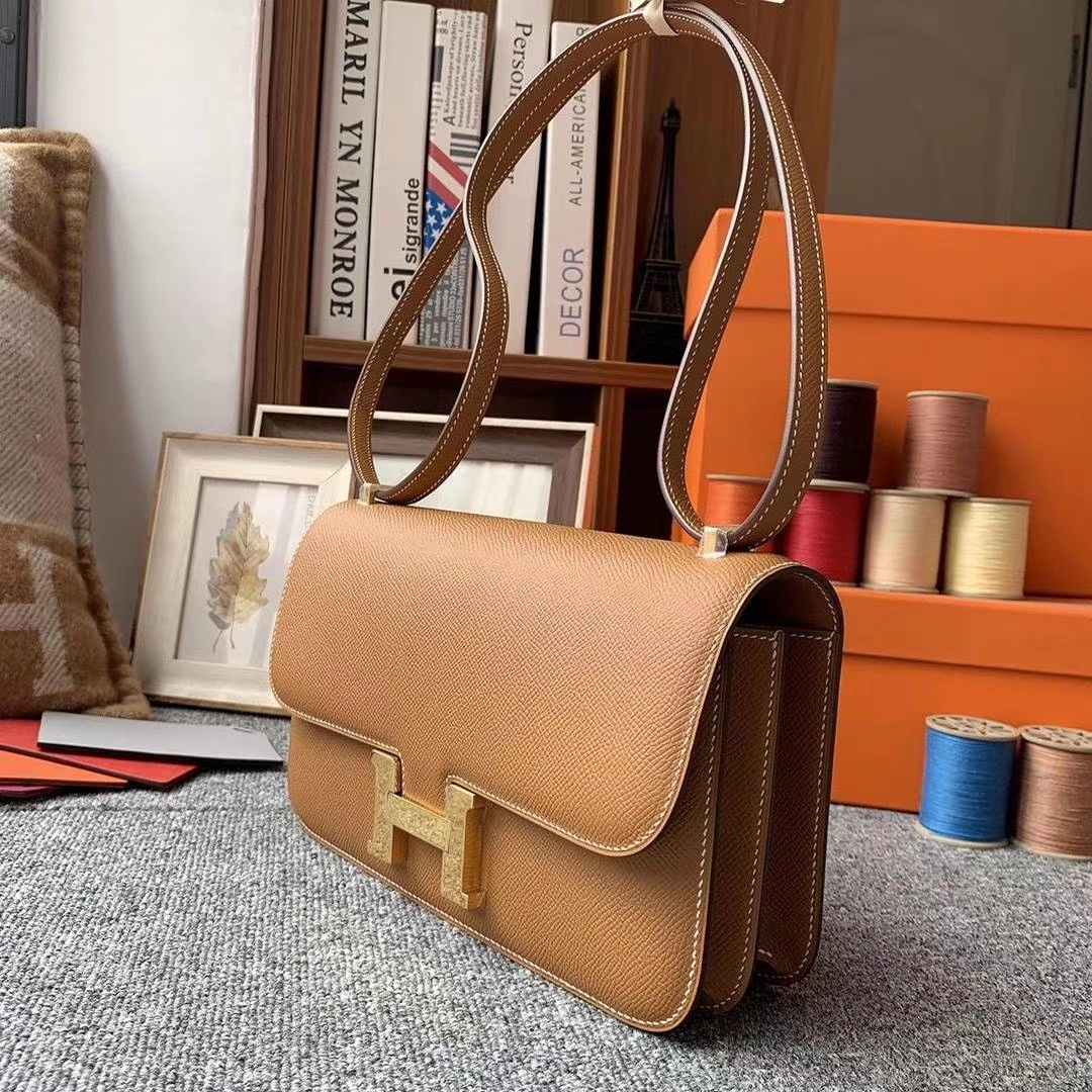 Hermès（爱马仕）C37金棕色 原厂御用顶级Epsom 皮 Constance 26 金扣