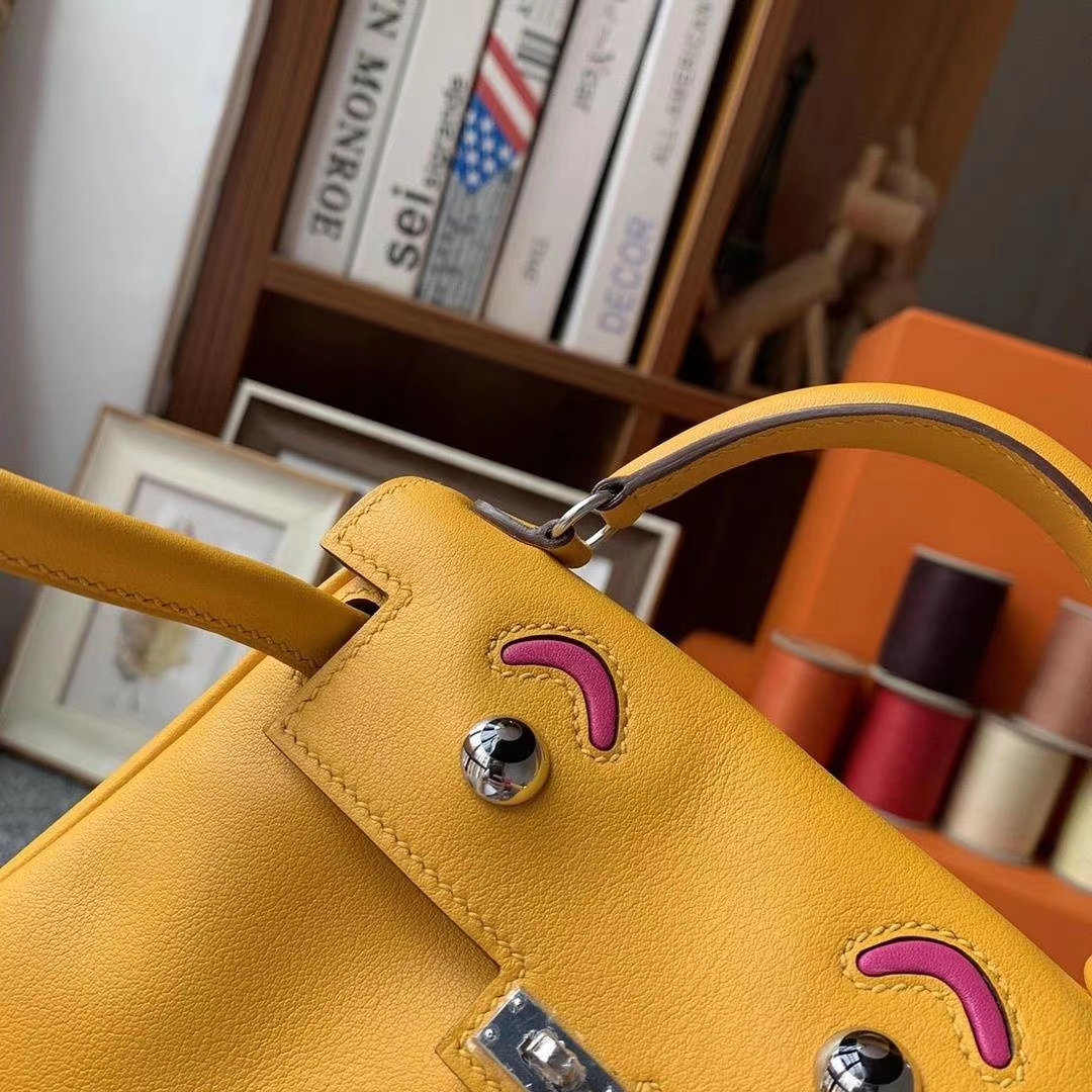 Hermès（爱马仕）9D琥珀黄拼玉兰粉 原厂御用顶级Swift 皮 Kelly Doll 银扣 现货