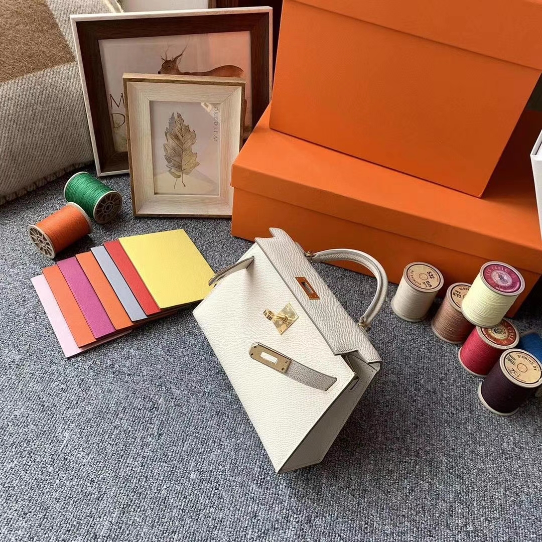Hermès（爱马仕）奶昔白 原厂御用顶级Epsom 皮 Mini Kelly 二代 金扣 银扣 现货