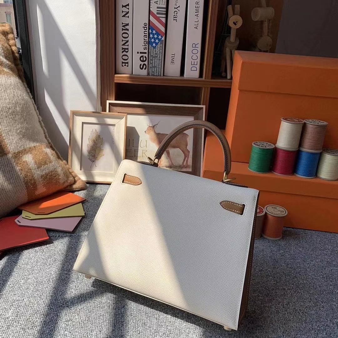 Hermès（爱马仕）奶昔白拼金棕色 原厂御用顶级Epsom 皮 Kelly 25 外缝 金拉丝扣