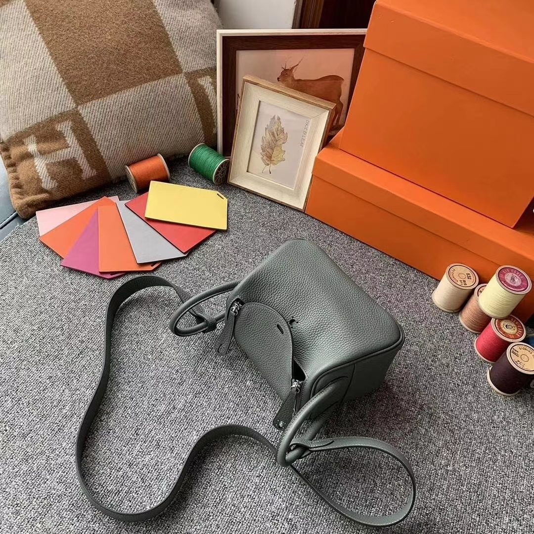 Hermès（爱马仕）杏绿色 原厂御用顶级TC皮 Mini Lindy 银扣 现货