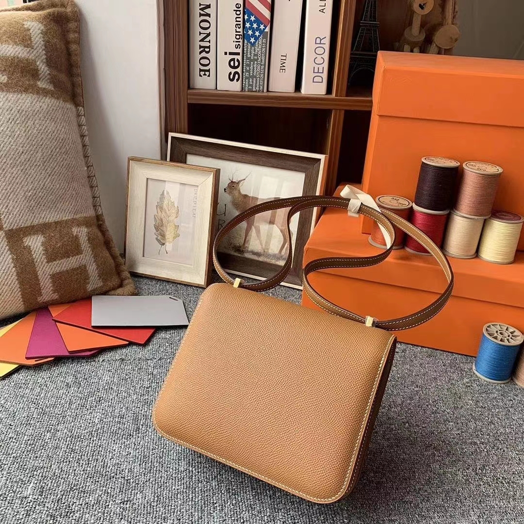 Hermès（爱马仕）C37金棕色 原厂御用顶级Epsom 皮 Constance 19 金扣 现货