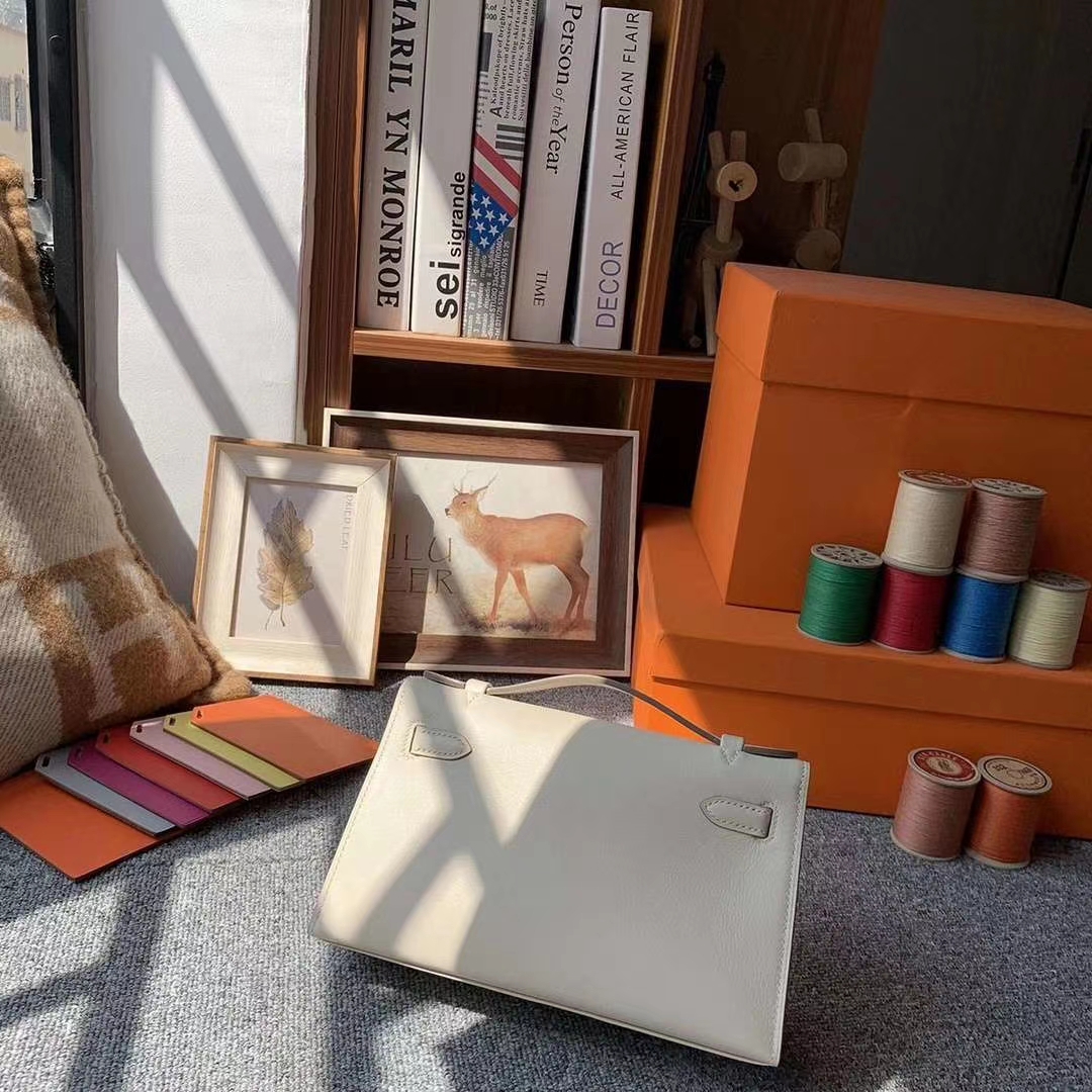 Hermès（爱马仕）奶昔白 原厂御用顶级Swift 皮 Mini Kelly 金扣 银扣 现货