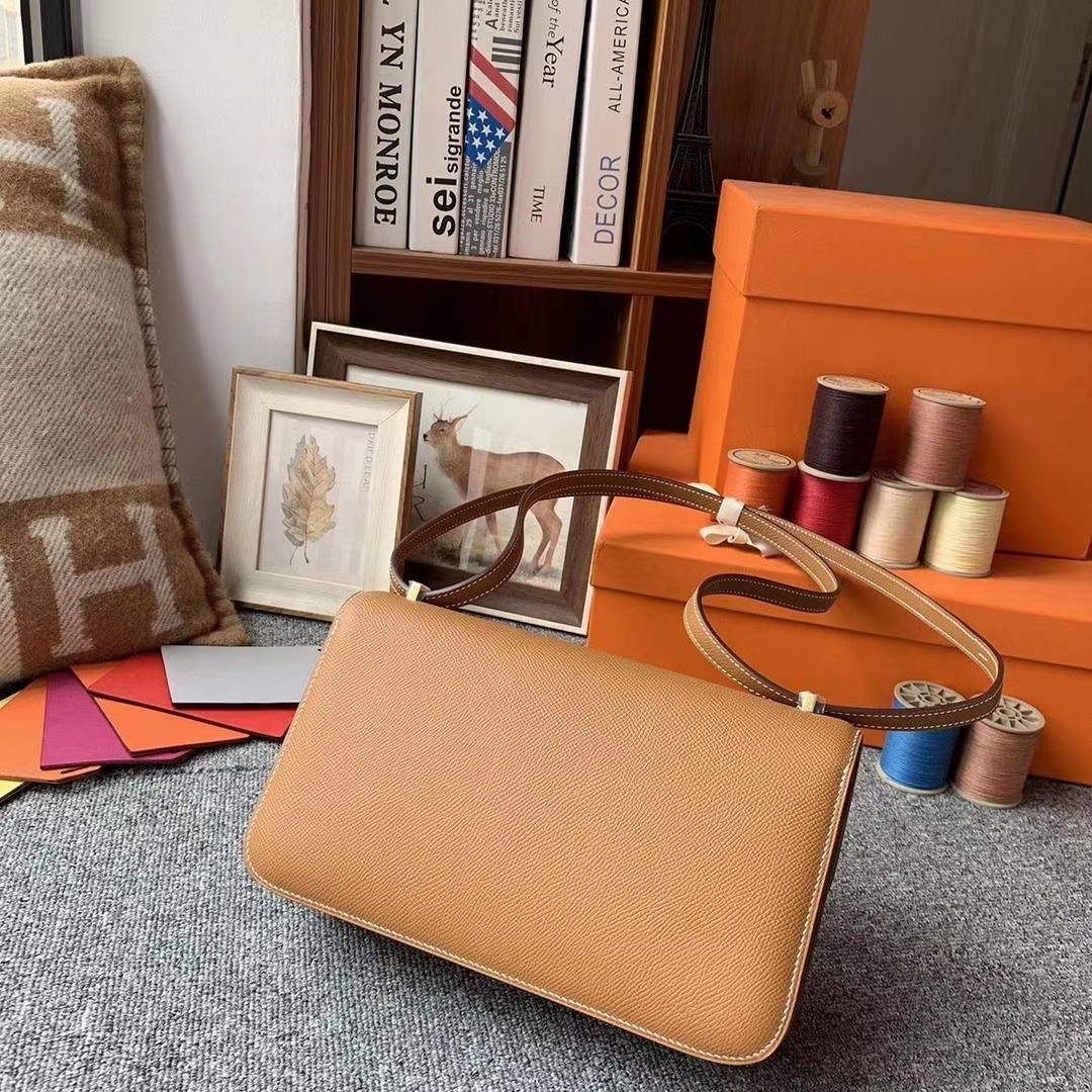 Hermès（爱马仕）C37金棕色 原厂御用顶级Epsom 皮 Constance 26 金扣