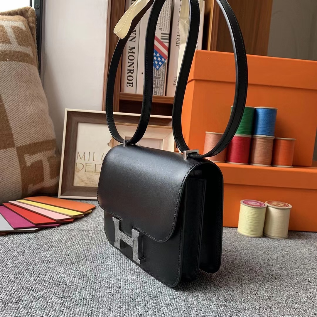Hermès（爱马仕）CK89黑色 原厂御用顶级Box 皮 Constance 19 银扣 现货