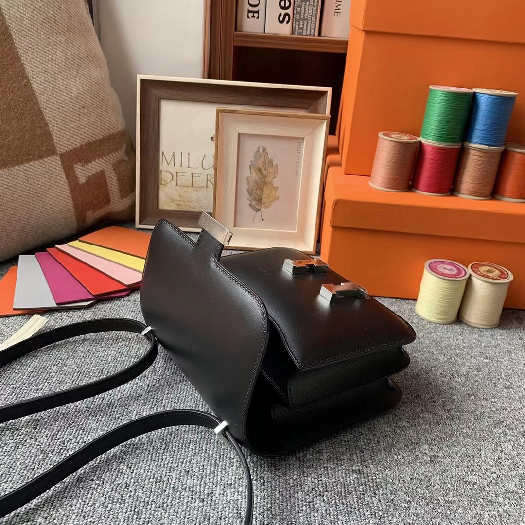 Hermès（爱马仕）CK89黑色 原厂御用顶级Box 皮 Constance 19 银扣 现货