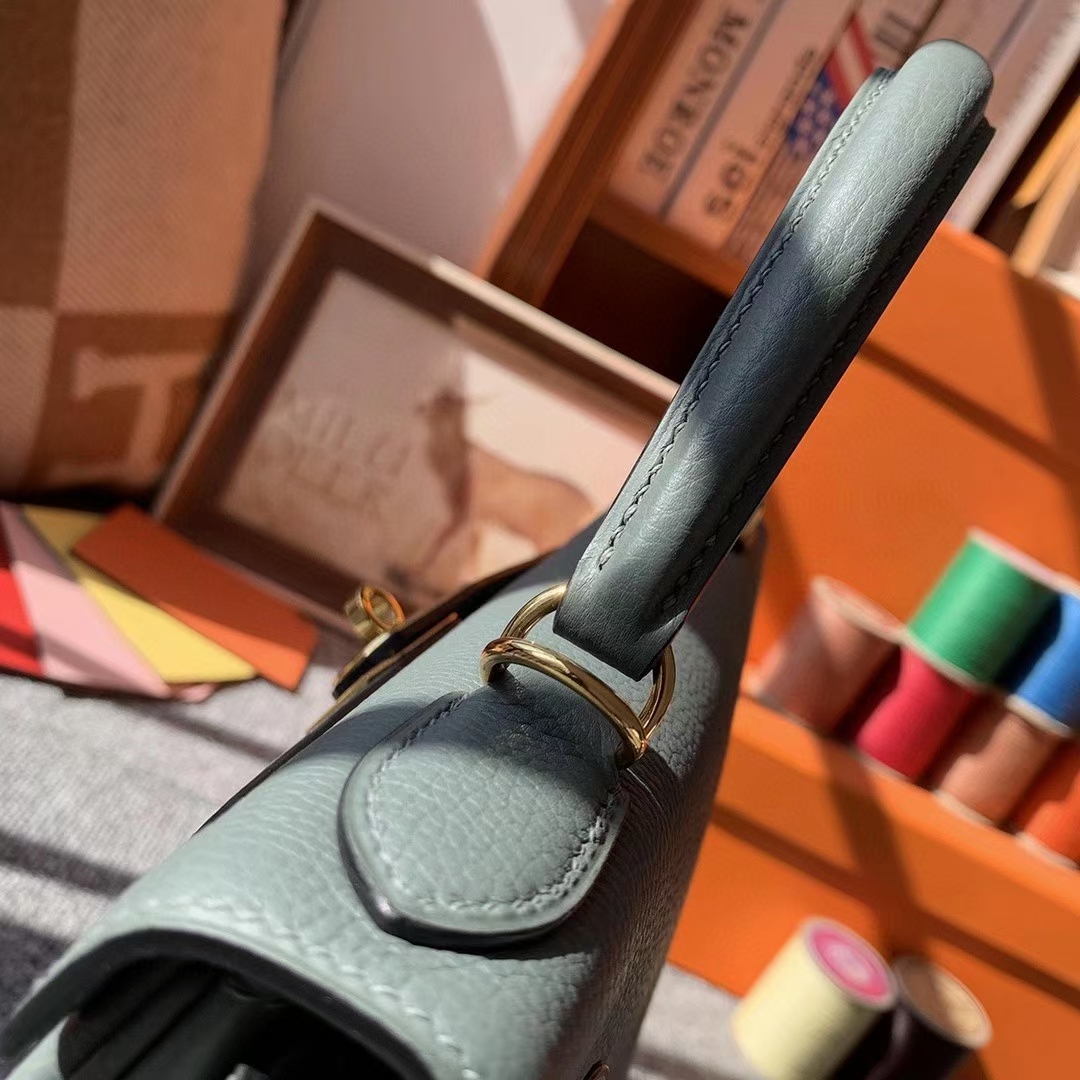 Hermès（爱马仕）杏绿色 原厂御用顶级小牛皮 Kelly 28 金扣