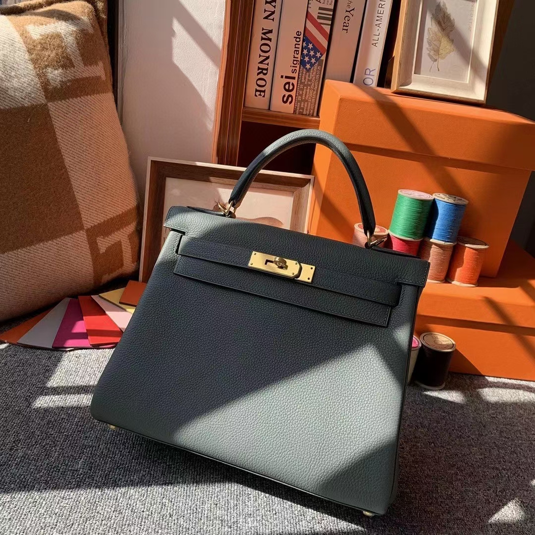 Hermès（爱马仕）杏绿色 原厂御用顶级小牛皮 Kelly 28 金扣
