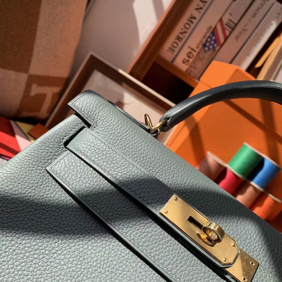 Hermès（爱马仕）杏绿色 原厂御用顶级小牛皮 Kelly 28 金扣