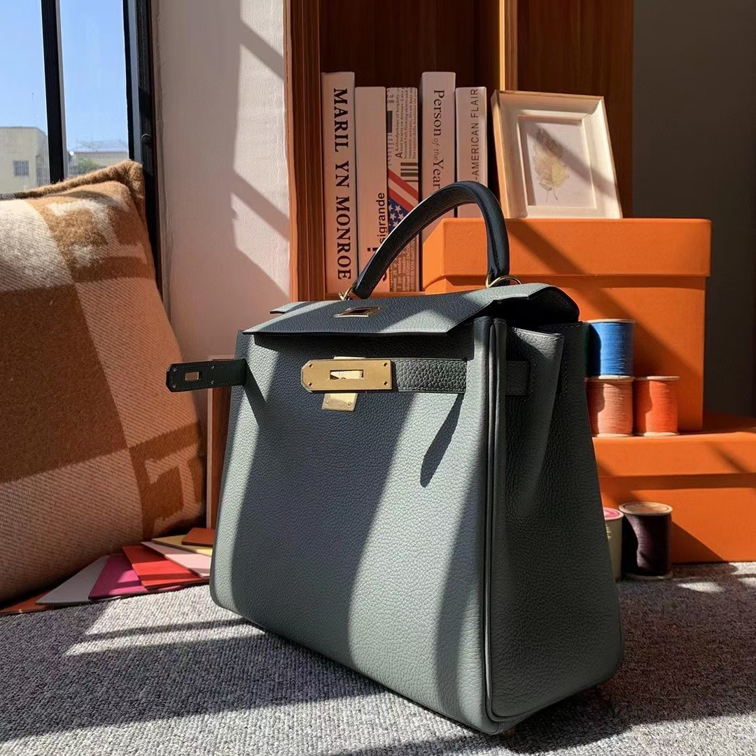 Hermès（爱马仕）杏绿色 原厂御用顶级小牛皮 Kelly 28 金扣