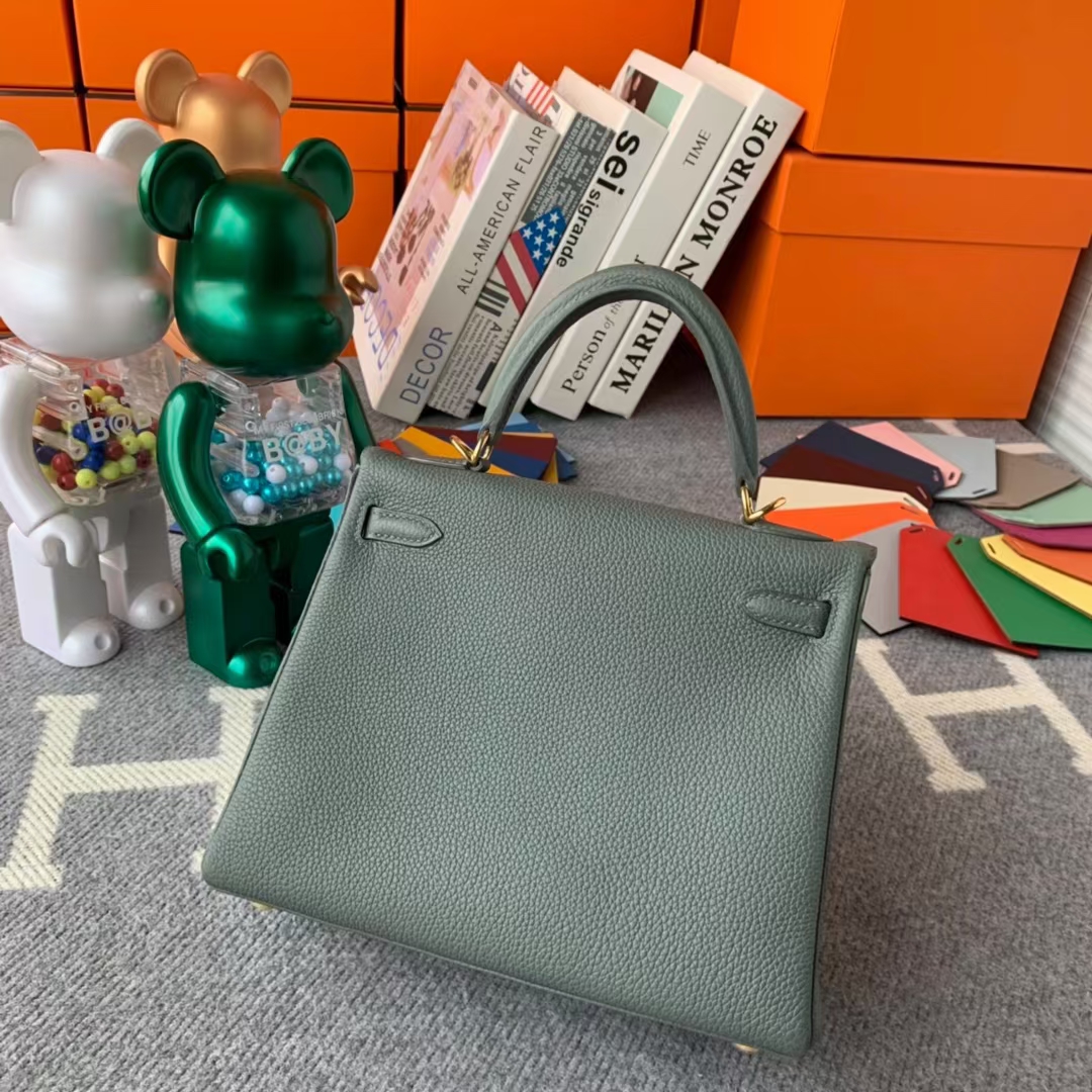 Hermès（爱马仕）Kelly 凯莉包 杏绿色 原厂御用顶级小牛皮 银扣 25cm