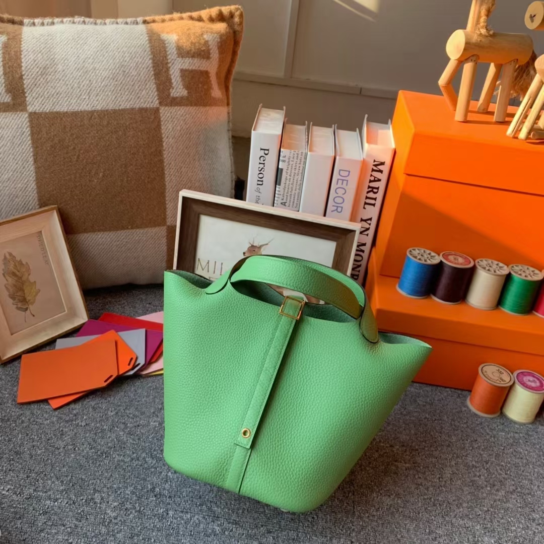 Hermès（爱马仕）Picotin Lock 菜篮子 牛油果绿 原厂御用顶级TC皮 18cm 金扣 现货