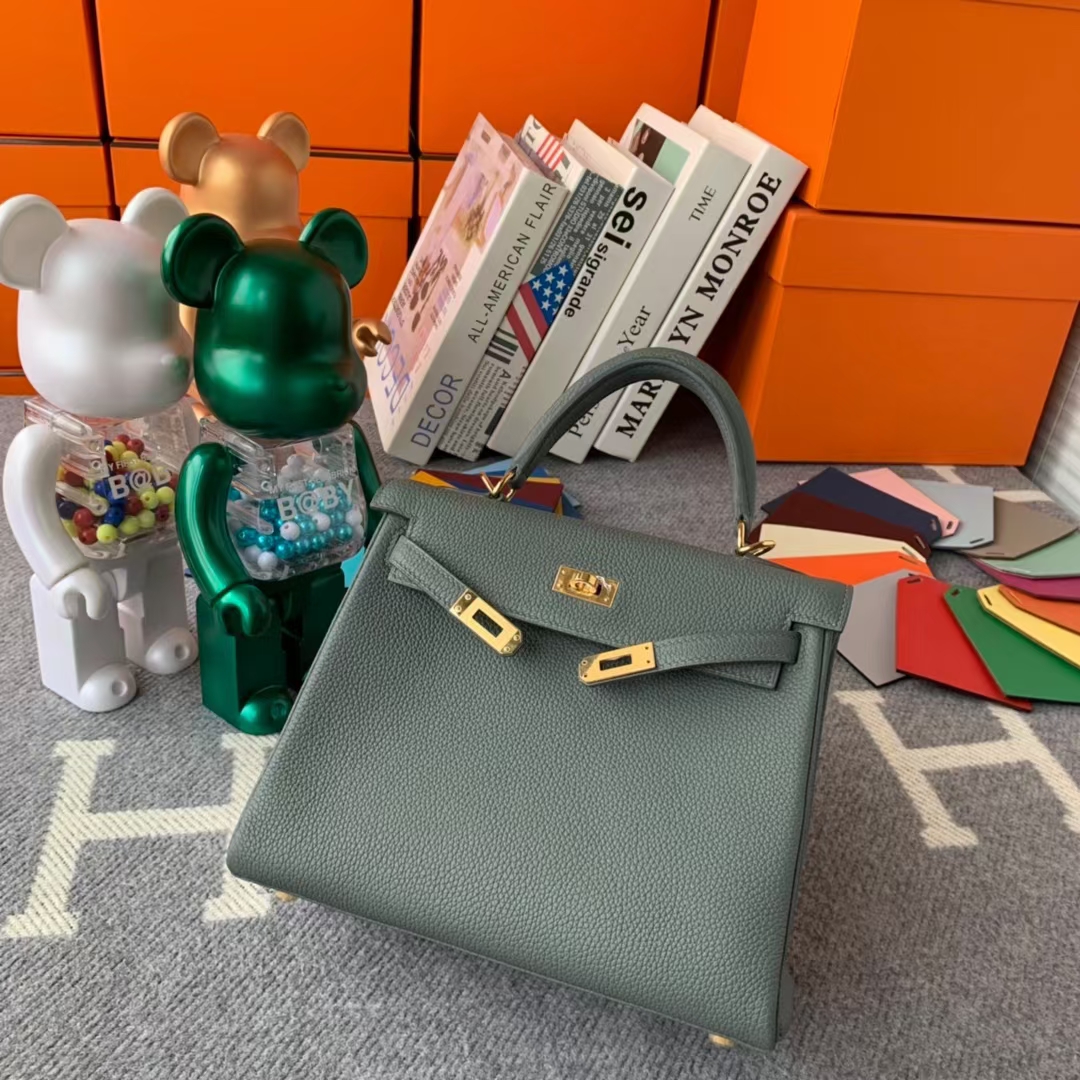 Hermès（爱马仕）Kelly 凯莉包 杏绿色 原厂御用顶级小牛皮 银扣 25cm