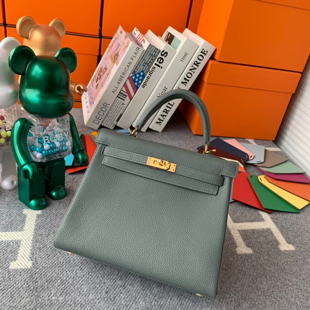 Hermès（爱马仕）Kelly 凯莉包 杏绿色 原厂御用顶级小牛皮 银扣 25cm
